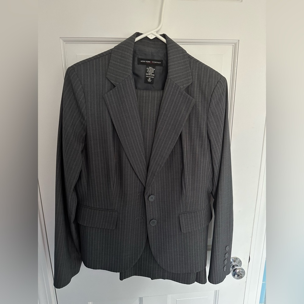 New York & Company Womens Suit